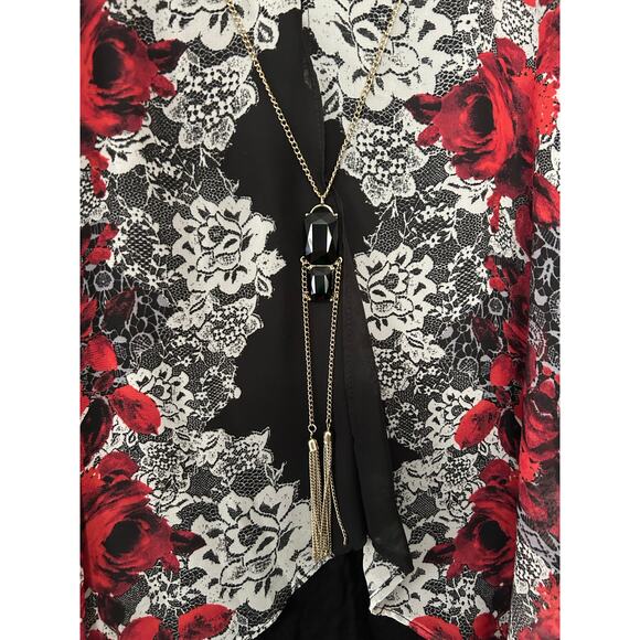 By & By Black Red Split Front/Back Top Lace Floral Print Built-in Tank Small NWT - Picture 9 of 12